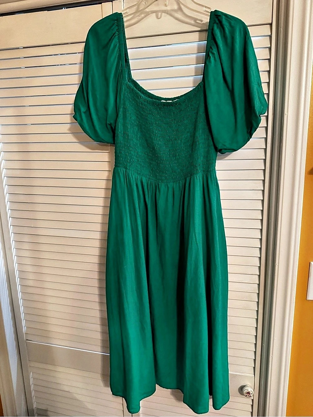 ee:some Smocked Puff Sleeve Maxi Dress in Green Large Like New